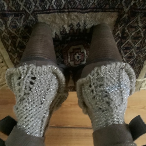 Shoes - Picture 4 of 4